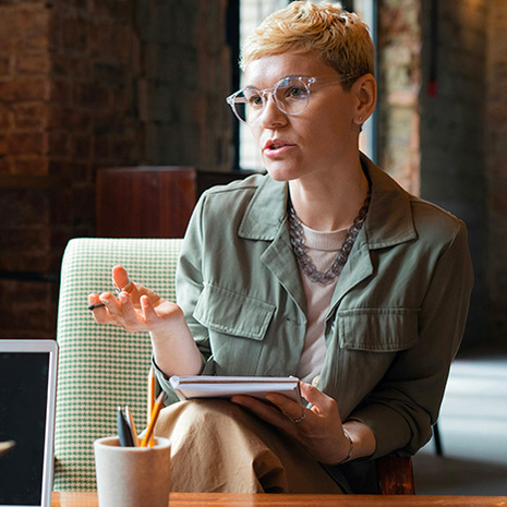 kvinna-arbetsmote kvinna-arbetsmote