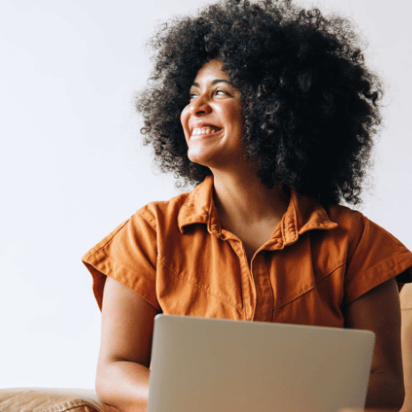 kvinna vid dator kvinna vid dator