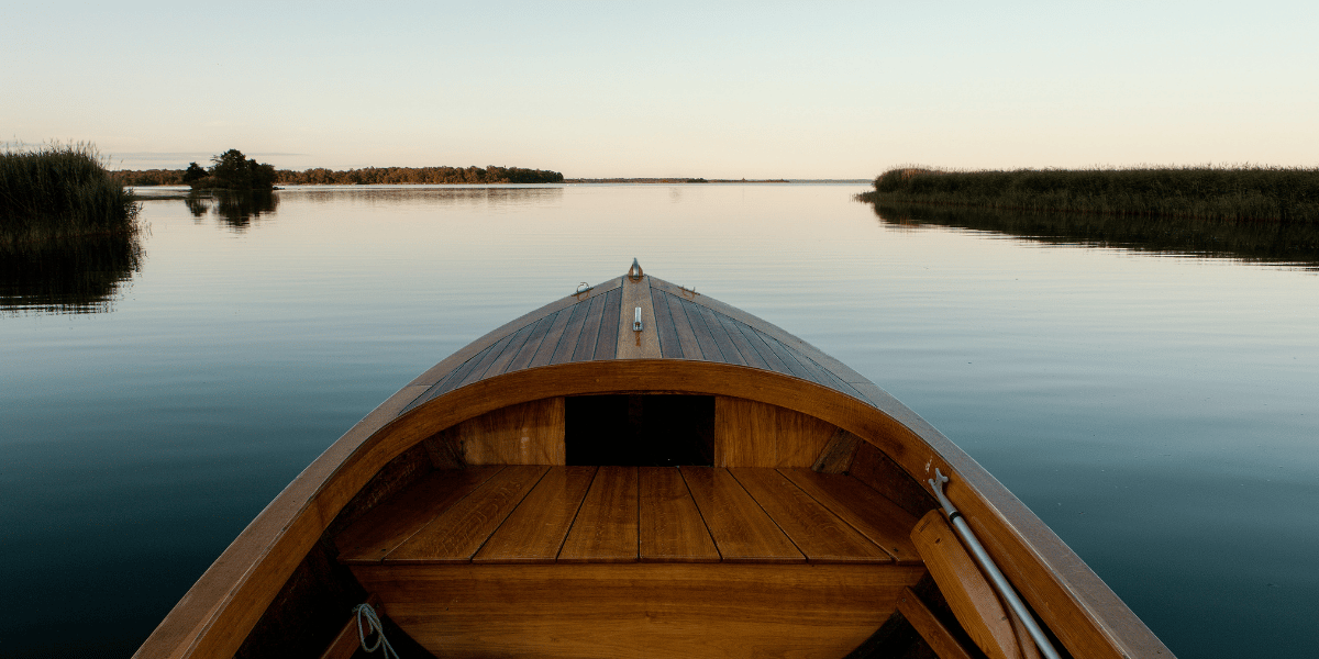 Autopilot eller kapten? Vad båtlivet har lärt mig om framtidens ekonomiavdelning